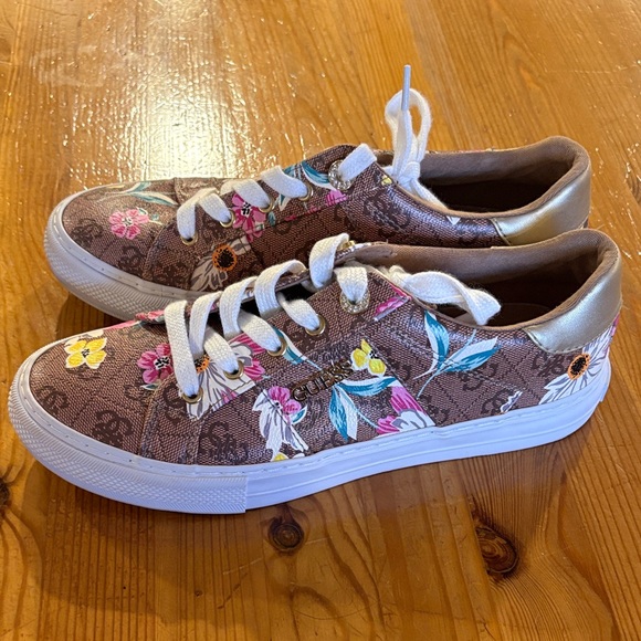 Guess Floral Brown Sneakers with Gold Details - Picture 5 of 10